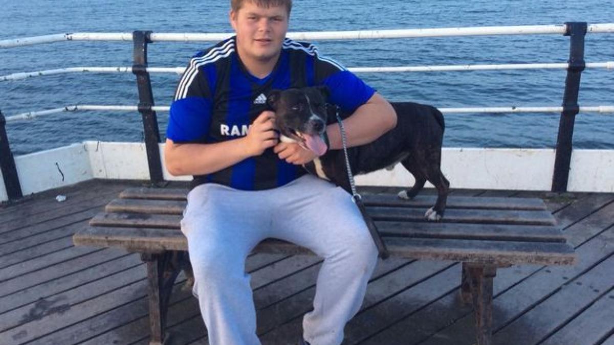 fratele ei a murit de cancer la 18 ani motivul pentru care aceasta tanara se lupta cu apple pentru