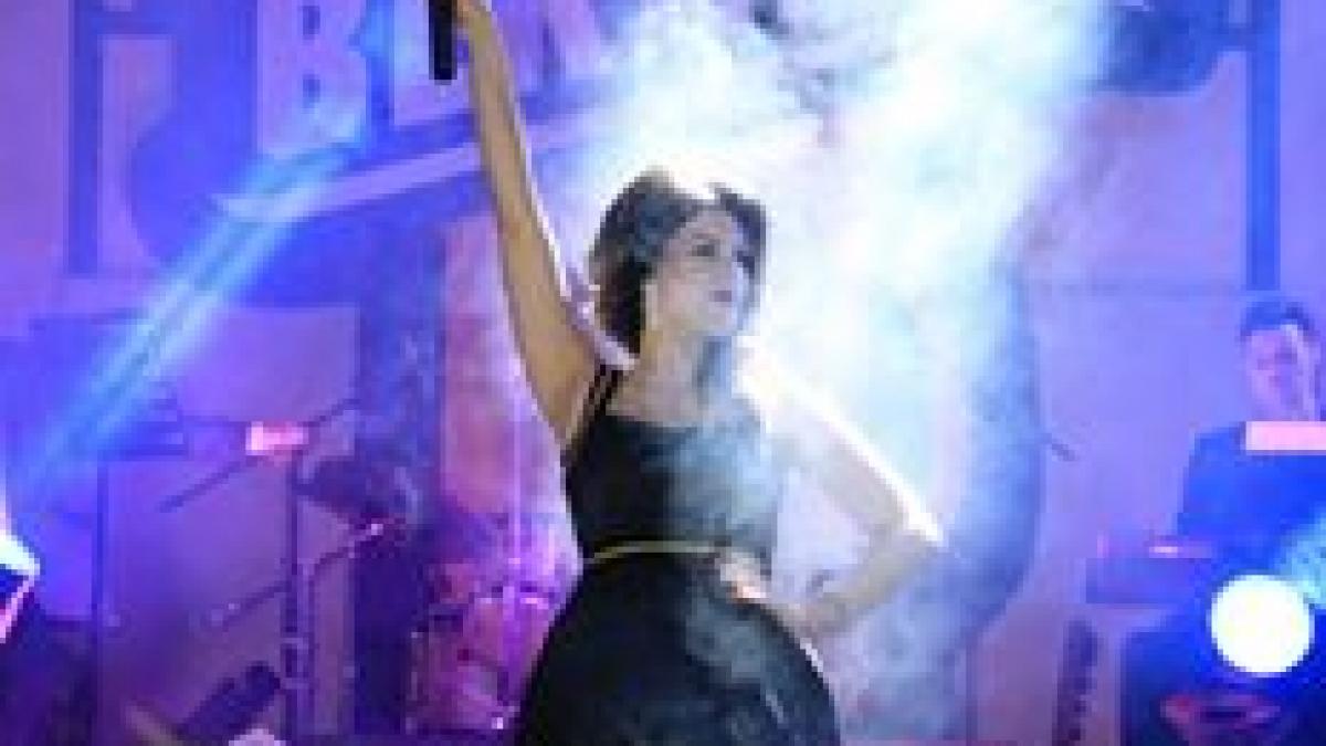 cantareata jefuita sub privirile sotului hotii au plecat cu doua inele si doua verighete