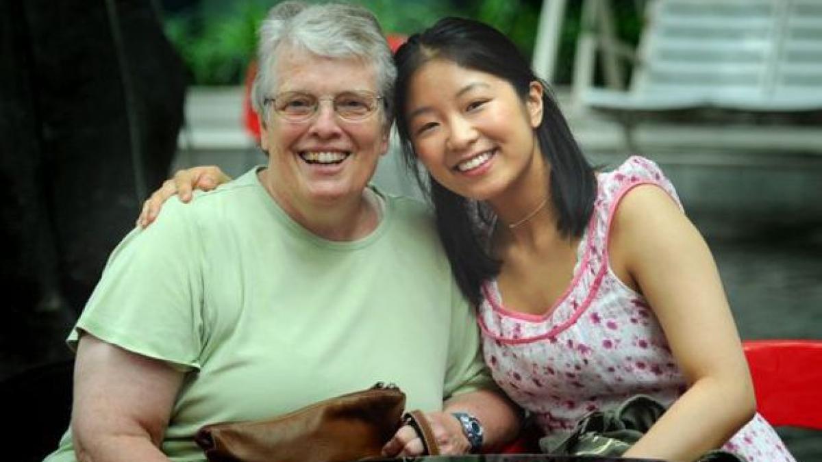 a fost adoptata de o familie din sua dupa ce parintii au abandonat o acum isi cauta familia