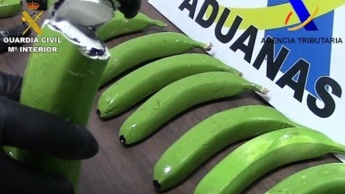 banane din fibra de sticla descoperite printre banane obisnuite secretul incredibil pe care il