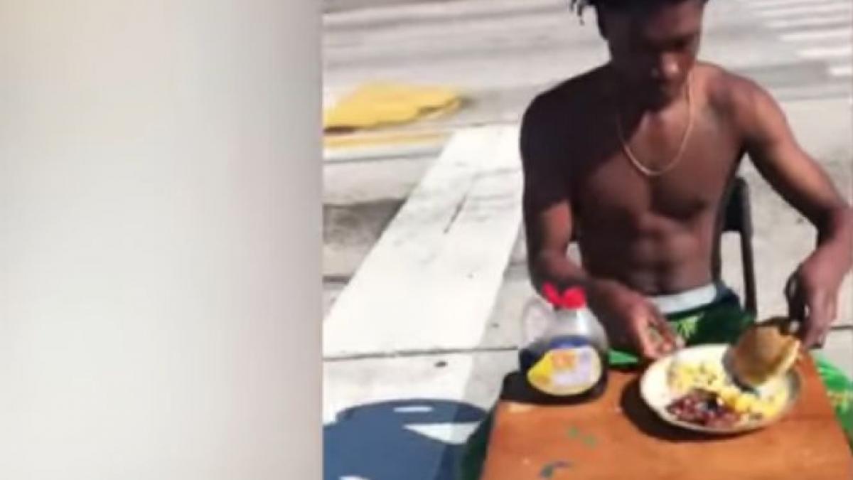 un american a fost pus sub acuzare de autoritati dupa ce a fost filmat cand manca clatite in