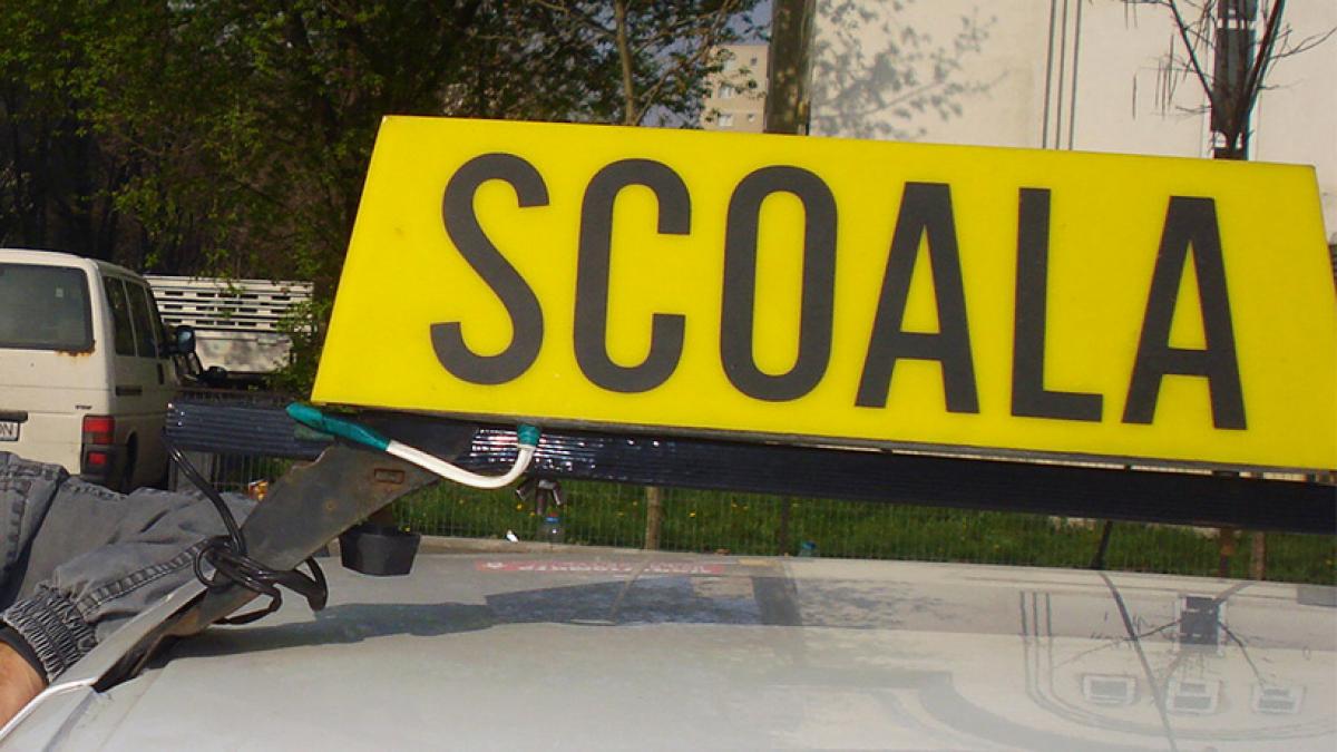 dosarele x intr o comuna din vaslui orbii fac scoala de soferi iar inapoiatii mintal sunt premianti