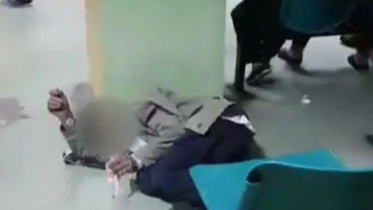 imagini socante pe holul de la urgente in craiova un batran cazut pe podea e ignorat de medici si