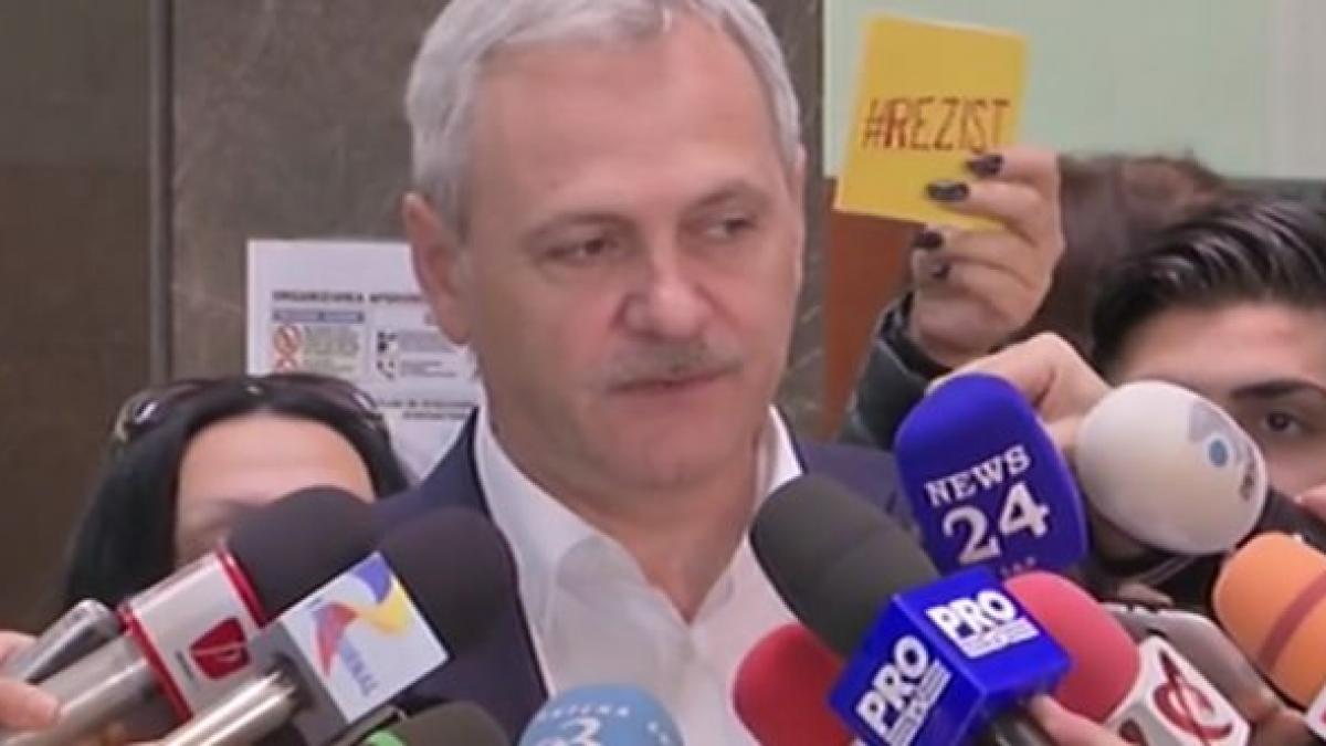 liviu dragnea a fost abordat de doua protestatare la iesirea din sala de judecata ce i au transmis