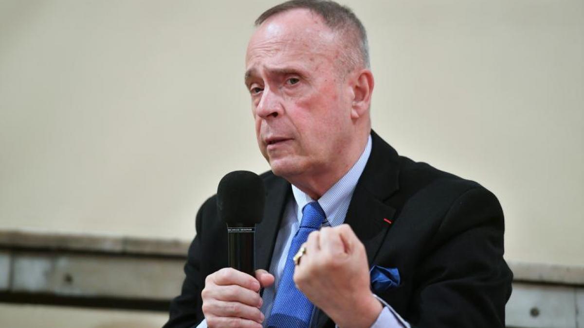 presedintele institutului cultural roman este sprijinit de intelectuali