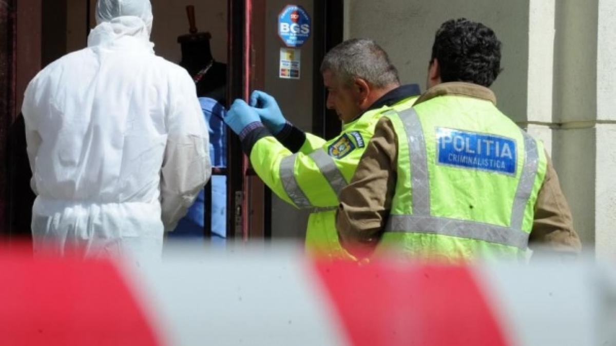 tragedie la arad un muncitor a murit in timp ce verifica un utilaj care s a blocat si i a prins