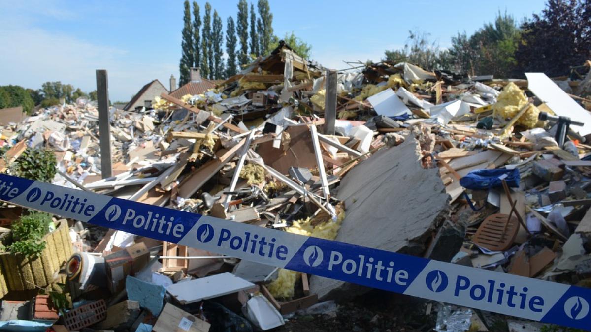 doi morti dupa ce un zid s a prabusit peste trei muncitori