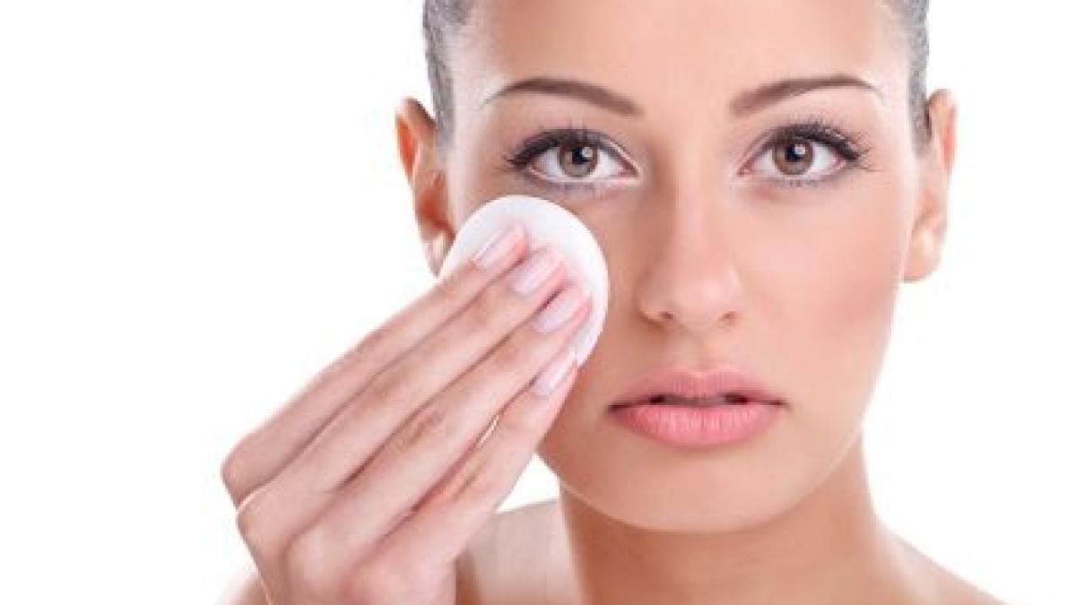 efectul pe care il au servetelele demachiante asupra ochilor