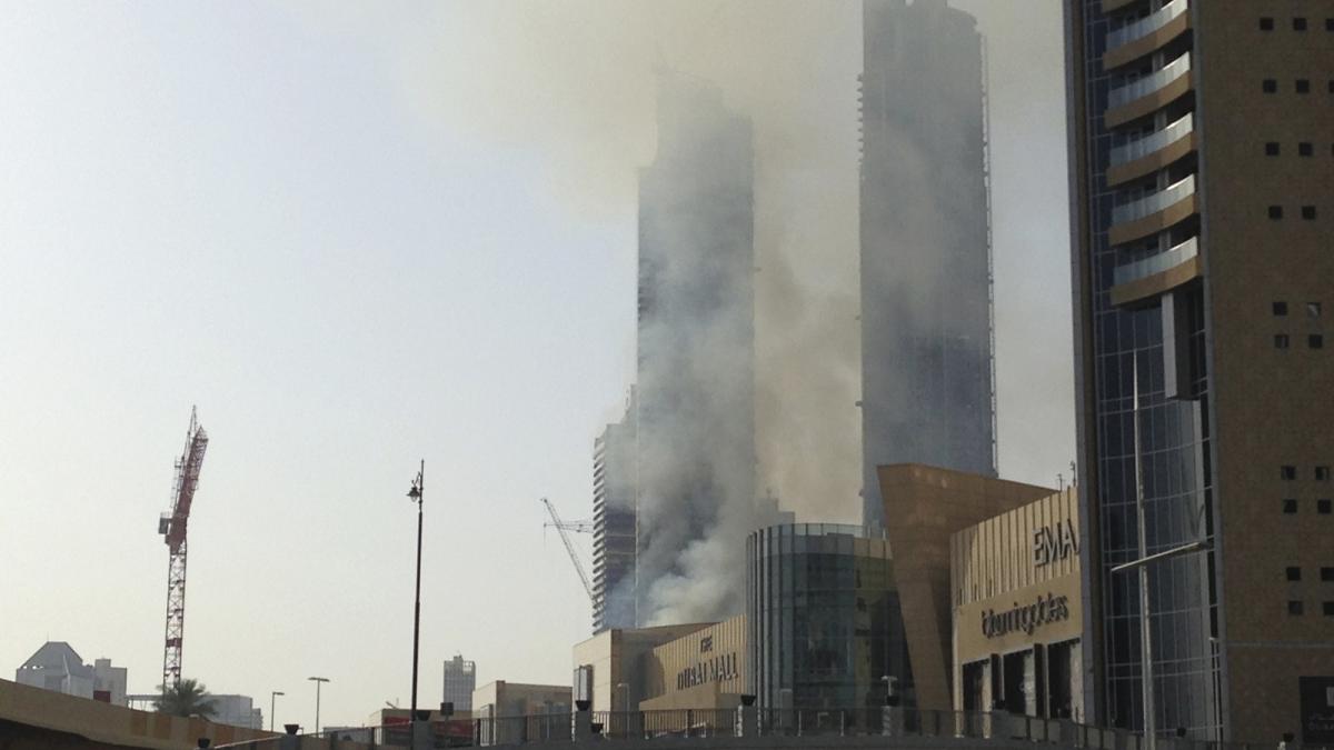 incendiu in apropiere de turnul burj khalifa din dubai cea mai inalta cladire din lume