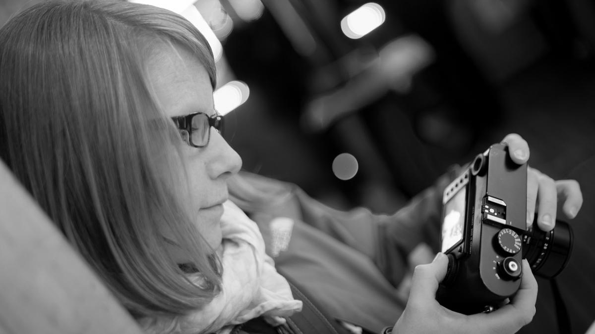 isi fotografia fetita cand a auzit un zgomot a crezut ca este vantul asa ca s a linistit cand a