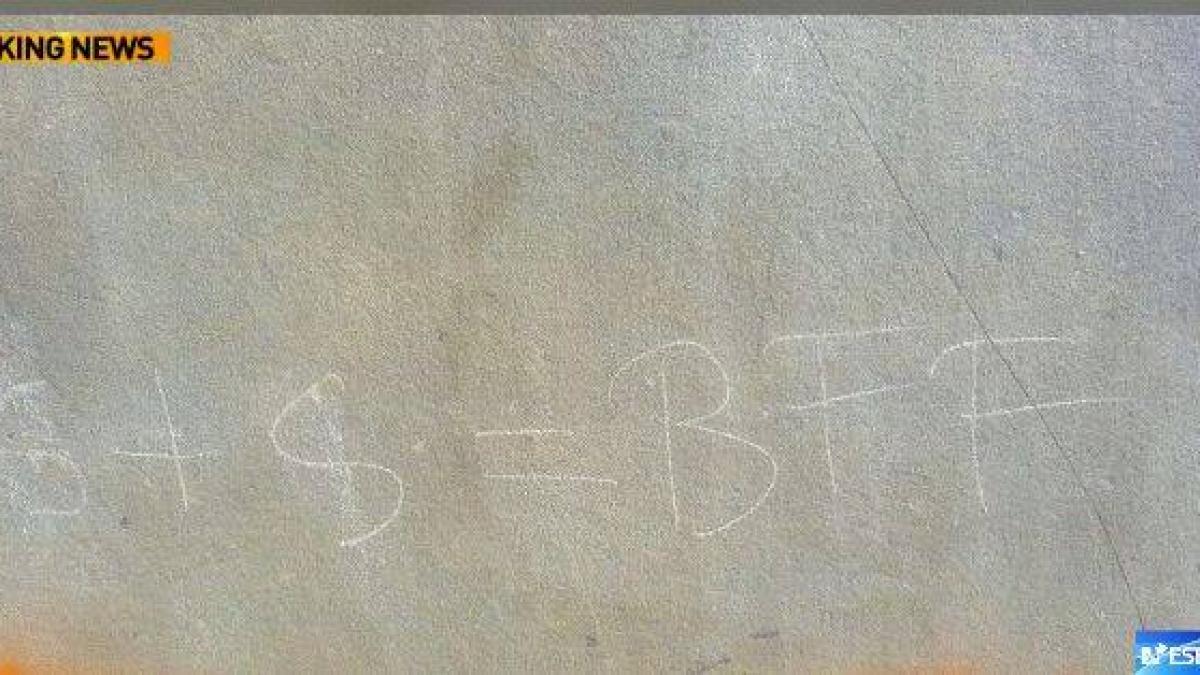 coloana infinitului a fost vandalizata din nou