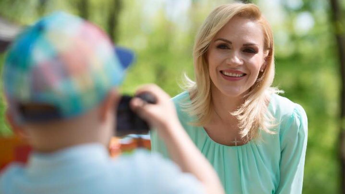 zi de sarbatoare in familia gabrielei firea ce sarbatoreste primarul capitalei