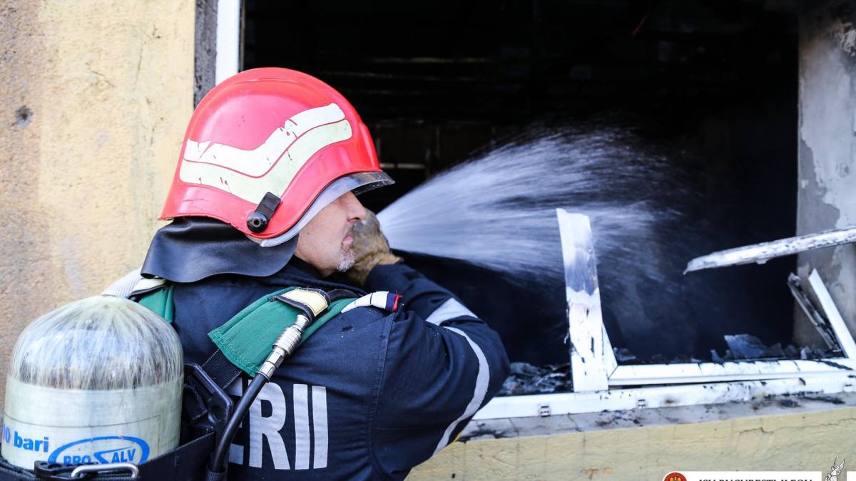 incendiu la un liceu din mangalia elevii si profesorii au fost evacuati din cladirea cuprinsa de
