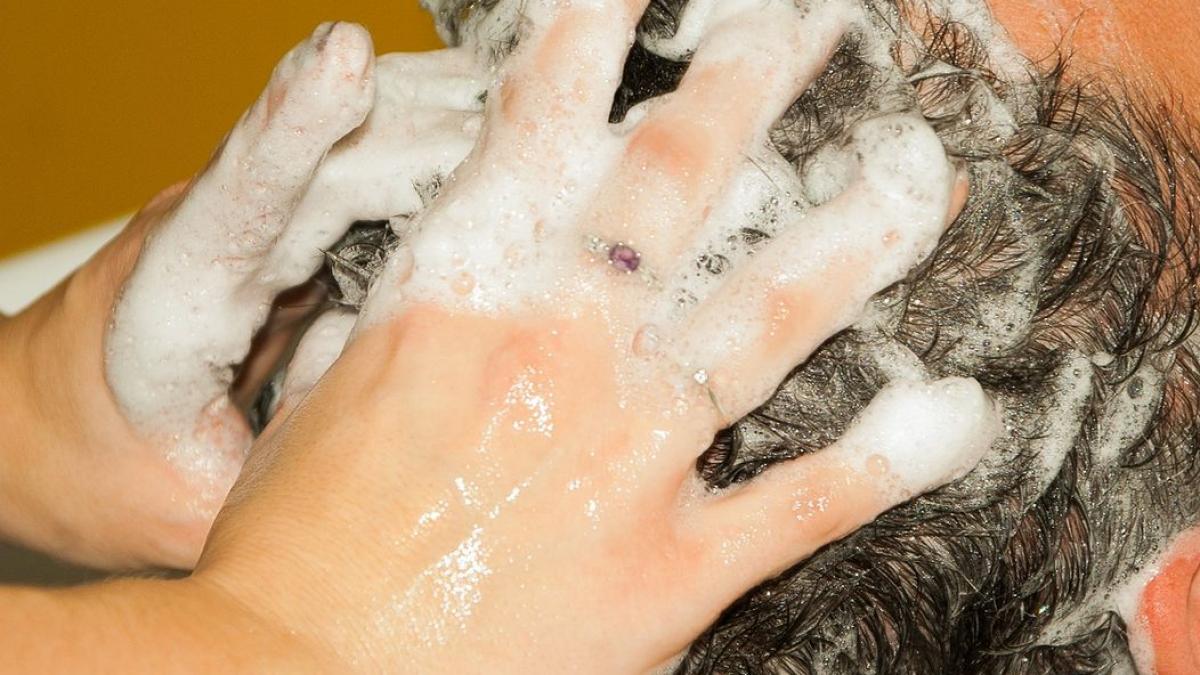 a renuntat sa isi mai spele parul cu sampon in urma cu doi ani cum arata acum podoaba capilara a