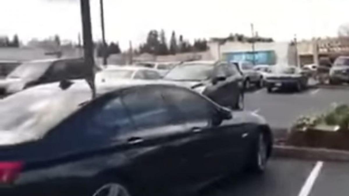 a vazut un bmw parcat aiurea ce a urmat e ireal video