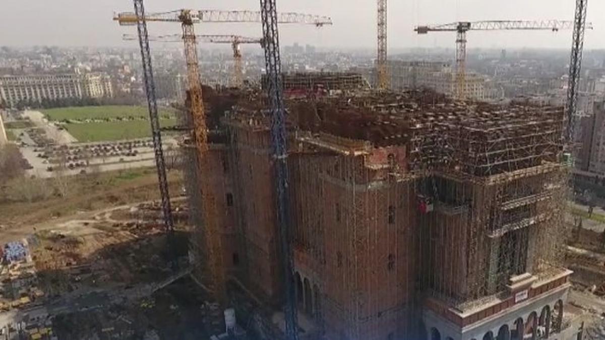 cum suna clopotul cel mare din catedrala neamului se va auzi de la cativa kilometri distanta video