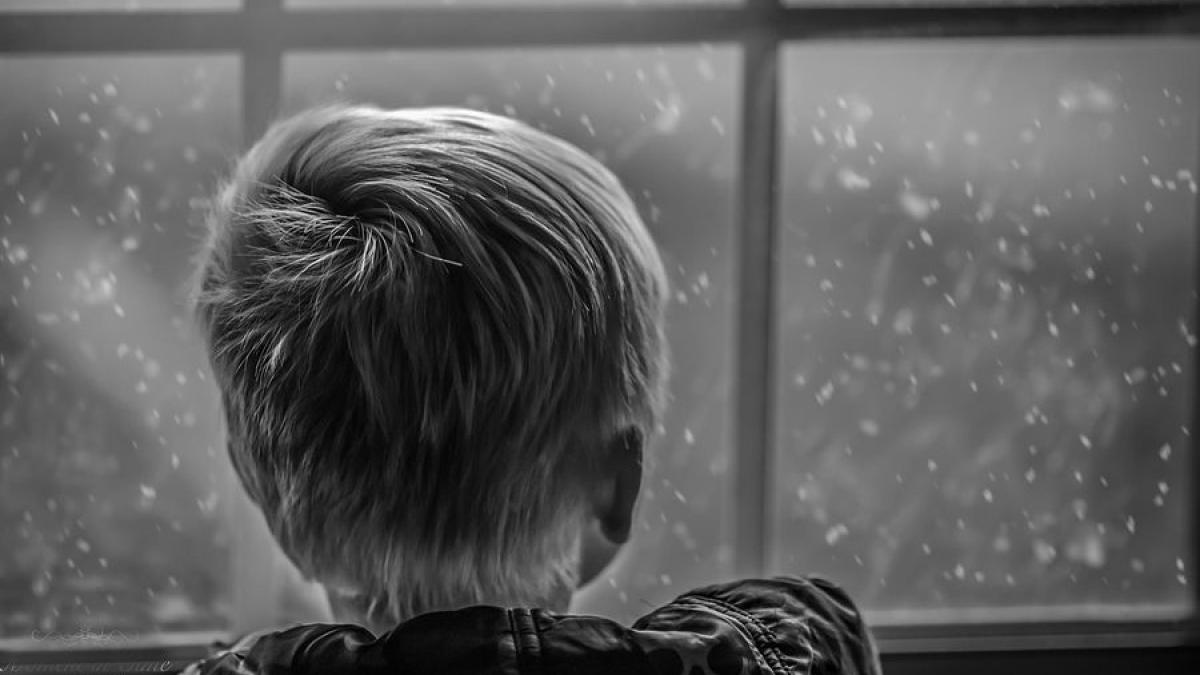 operatiune in forta a politiei dupa ce un copil a disparut cand au intrat in camera lui oamenii au