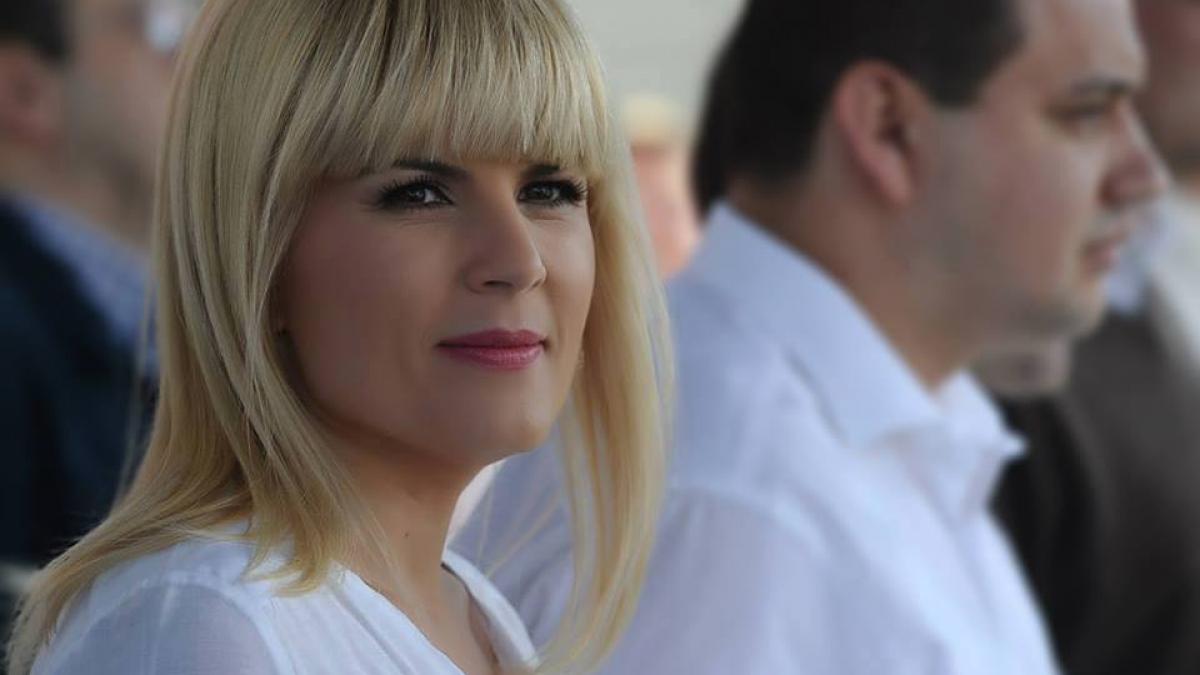 elena udrea aparitie ravasitoare la meciul lui dinamo cu cfr cluj
