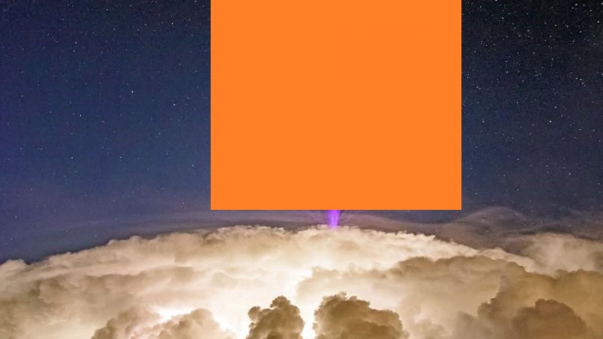 fenomen meteo extrem de rar surprins pe cerul nocturn al australiei