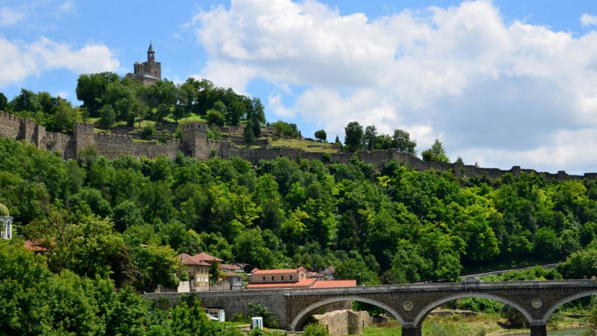 veliko tarnovo capitala medievala si pitoreasca a bulgariei
