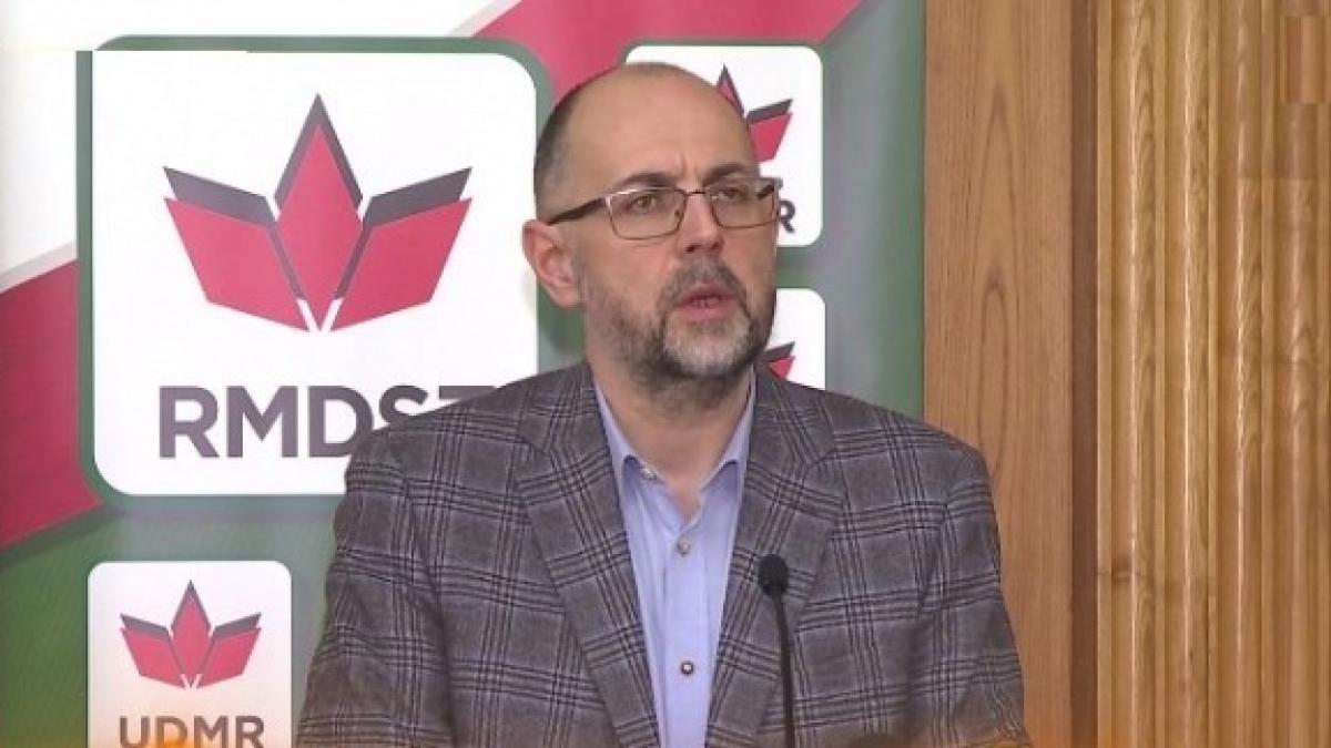 emil boc a amplasat placute bilingve la intrarile in cluj napoca cum a reactionat udmr