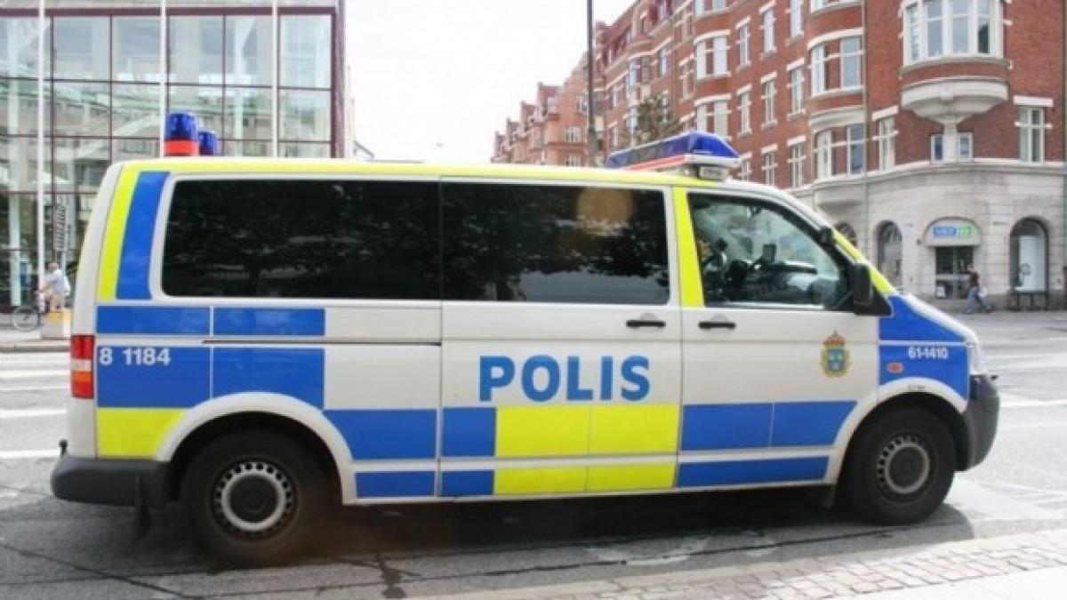 atac terorist suedia politia a arestat doua persoane dupa ce un camion a lovit un grup de oameni