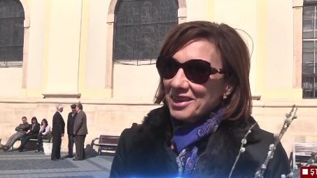 carmen iohannis a participat la slujba de florii fara sa fie insotita de seful statului