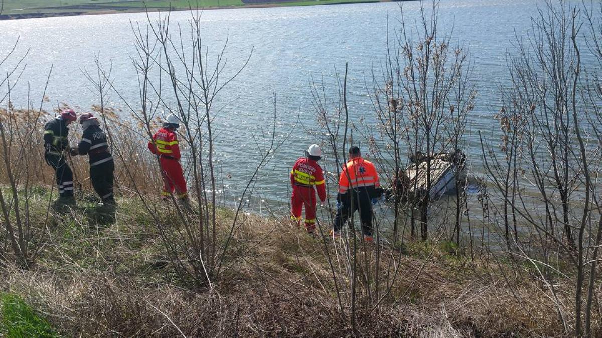 imagini unice in romania cum a fost surprins un barbat pe un iaz de langa falticeni