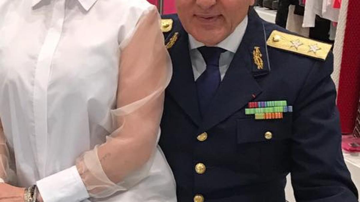 atac la adresa lui ilie nastase ceea ce face el cu uniforma armatei romane este ilegal si imoral