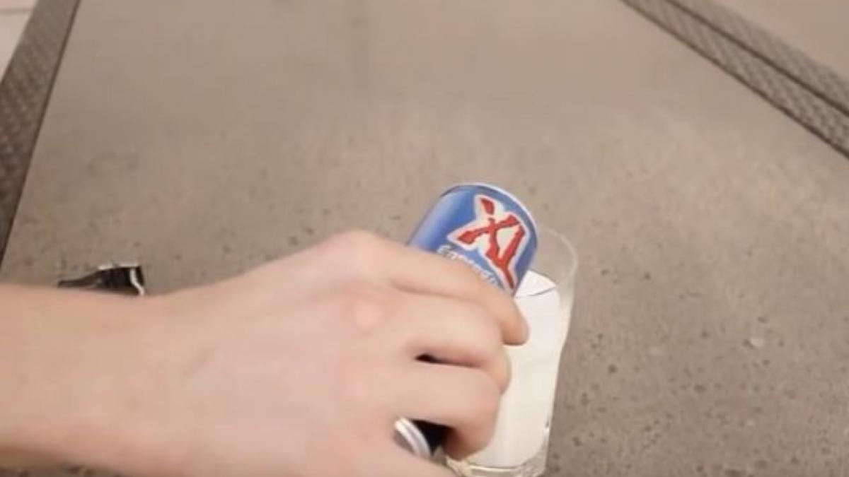 ce se intampla cand torni energizant intr un pahar cu lapte filmuletul la care s au uitat sute de