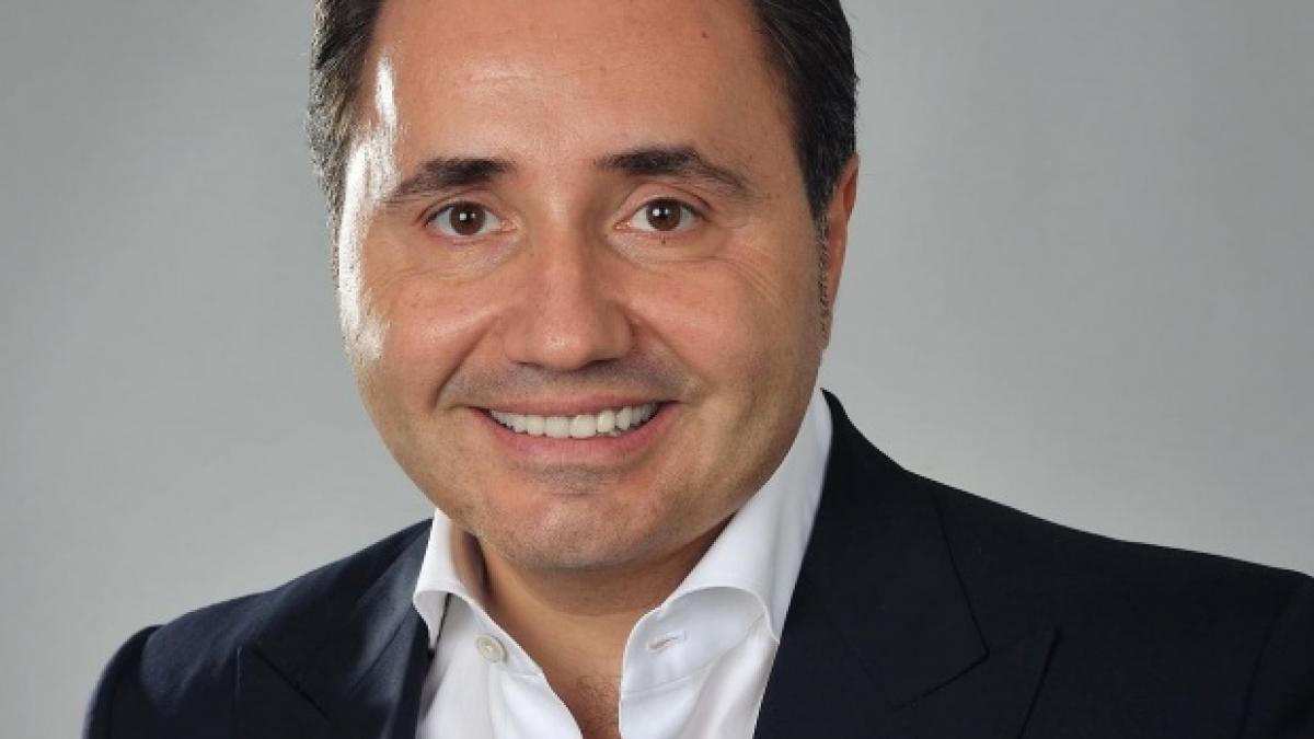 doi politicieni acuzati ca au mancat si au baut de 10 000 de euro si au fugit fara sa plateasca