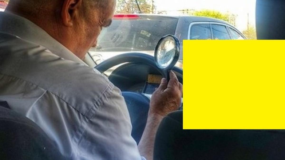 imagine incredibila surprinsa intr un taxi in timp ce sofa taximetristul a scos lupa si