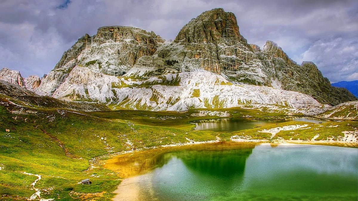 misterele lacurilor din retezat