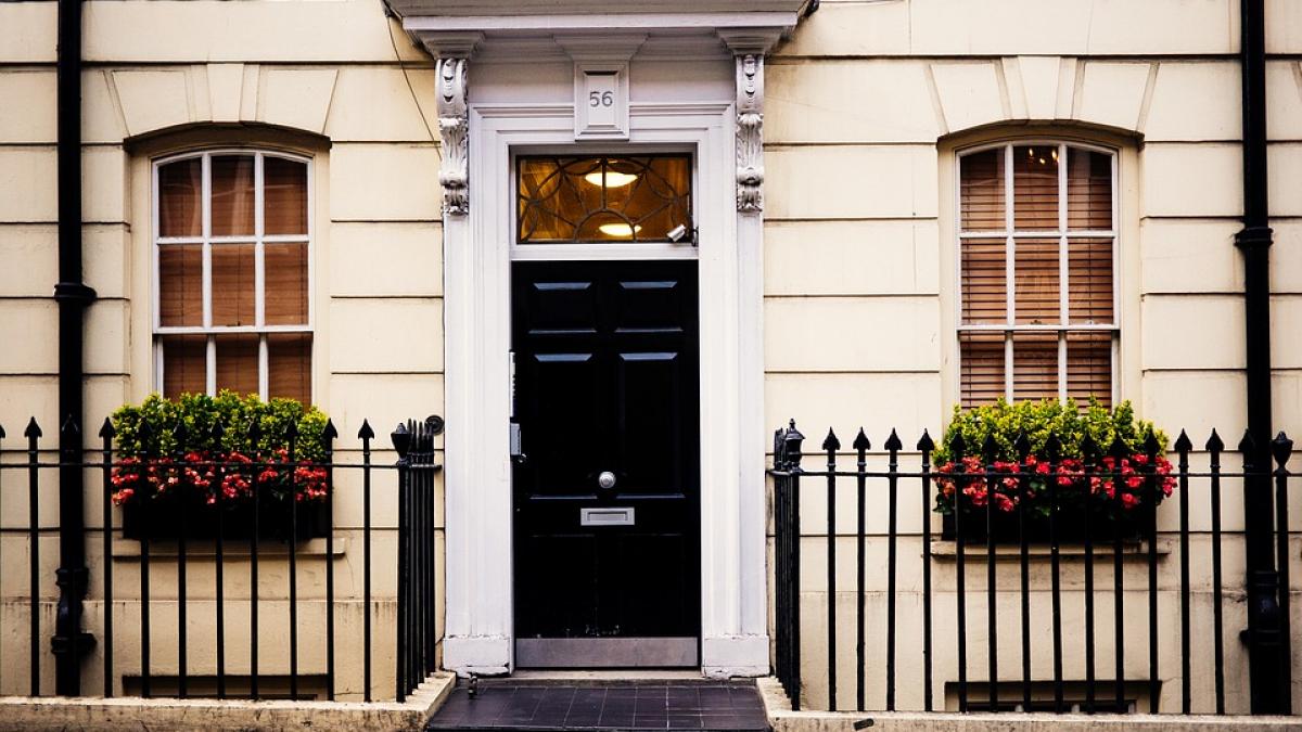 vila de lux scoasa la vanzare la pretul de 2 lire