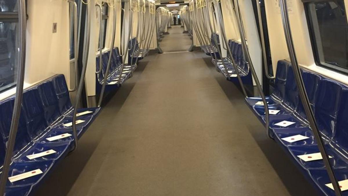 surprize pentru bucurestenii care circula cu metroul ce au gasit pe scaune calatorii de pe