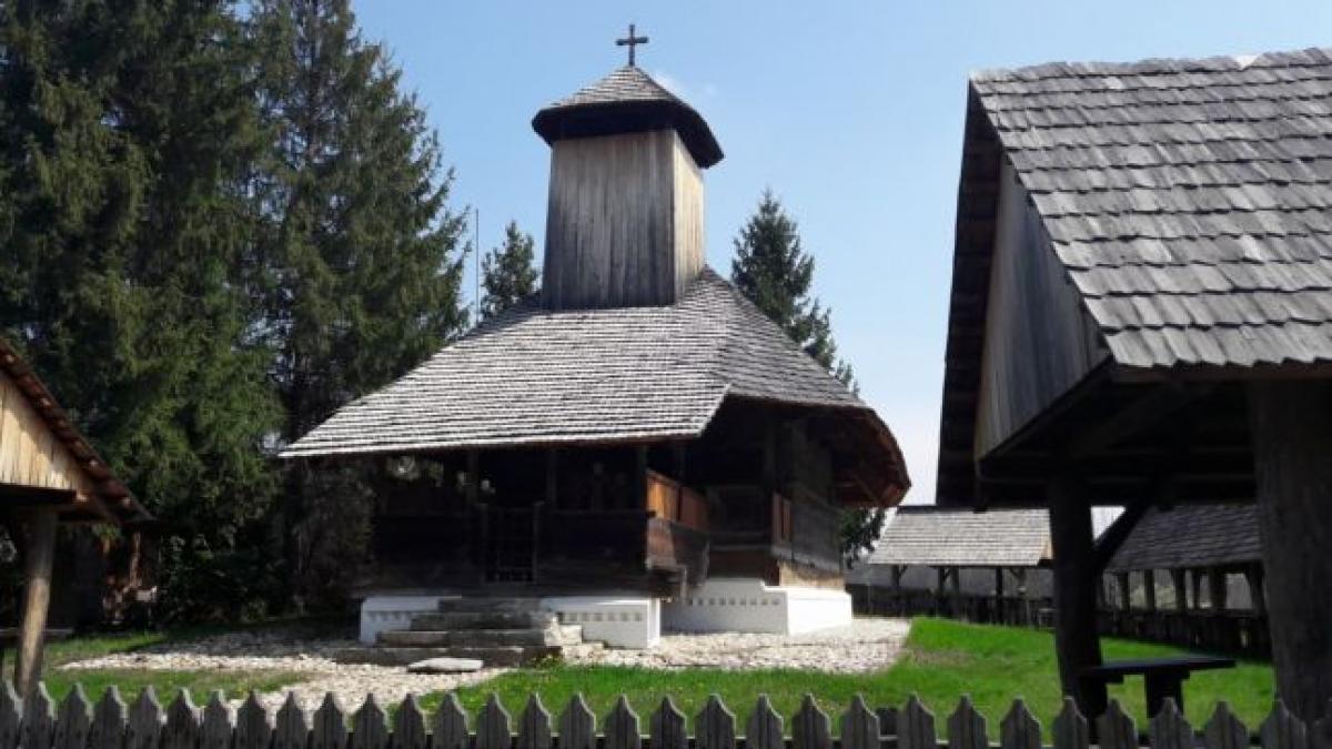 cea mai frumoasa biserica de lemn din oltenia bratienii si sora lui nicolae ceausescu i au dorit