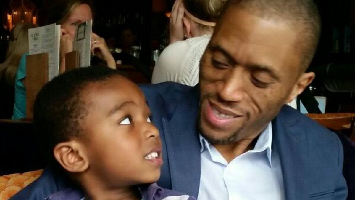 medicii i au spus ca baietelul lui sufera de constipatie si i au dat laxative acum copilul mai are