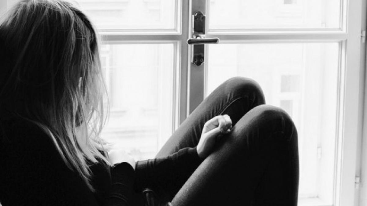 balena albastra loveste din nou in romania doi elevi ridicati de la ore