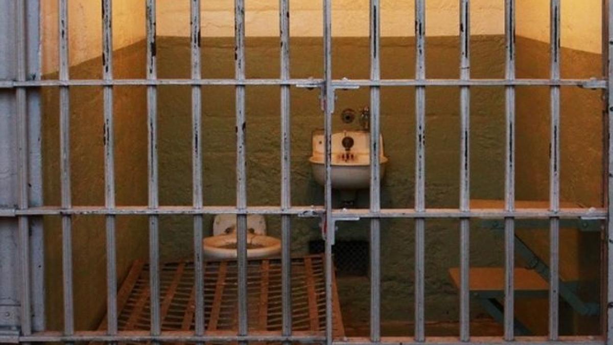 noua ani de inchisoare cu executare pentru un politist care a trucat examene pentru obtinerea