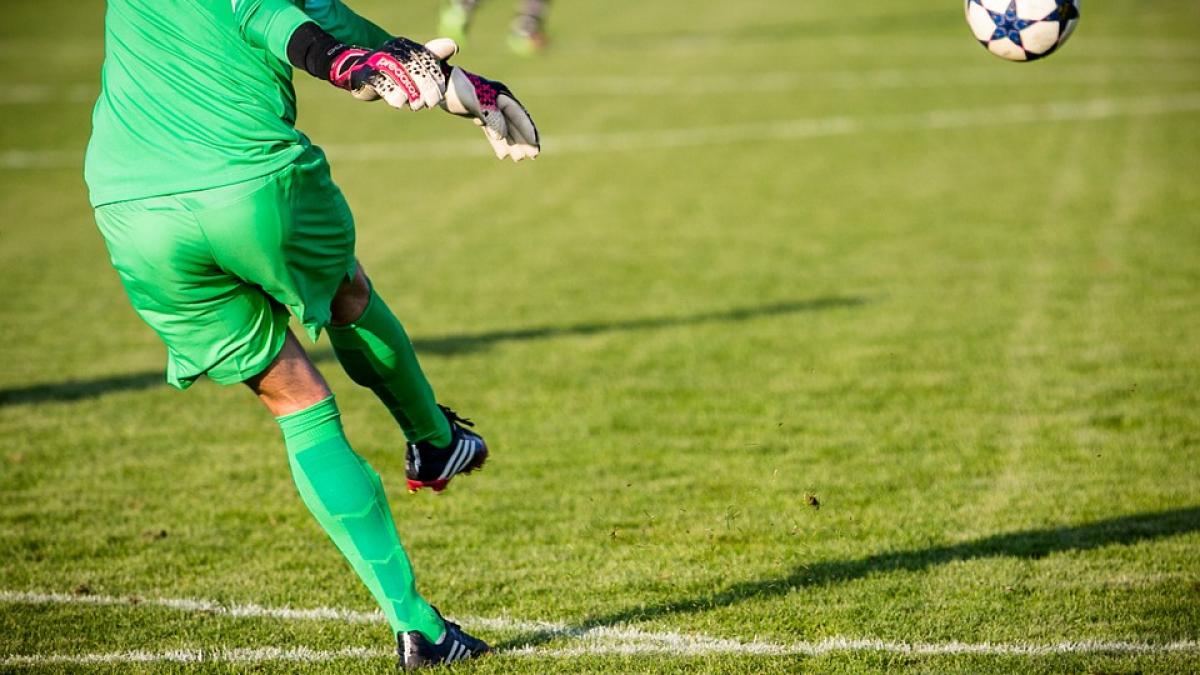 un fotbalist a marcat un gol chiar din lovitura de incepere a meciului asa ceva mai rar