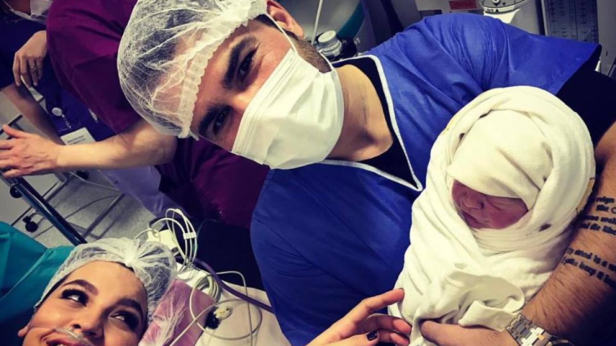 adrian mutu a devenit tatic a patra oara prima poza cu micutul si sotia sa