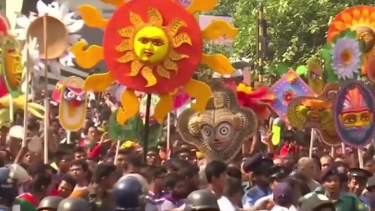 oamenii care sarbatoresc revelionul de paste