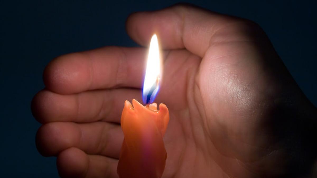 paste 2017 miracolul luminii sfinte de la ierusalim cum apare focul sfant din rai