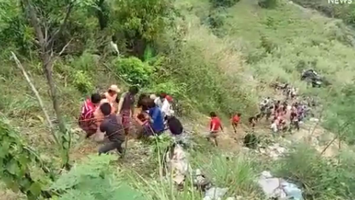 filipine cel putin 25 de morti si 22 de raniti dupa ce un autocar a cazut in prapastie