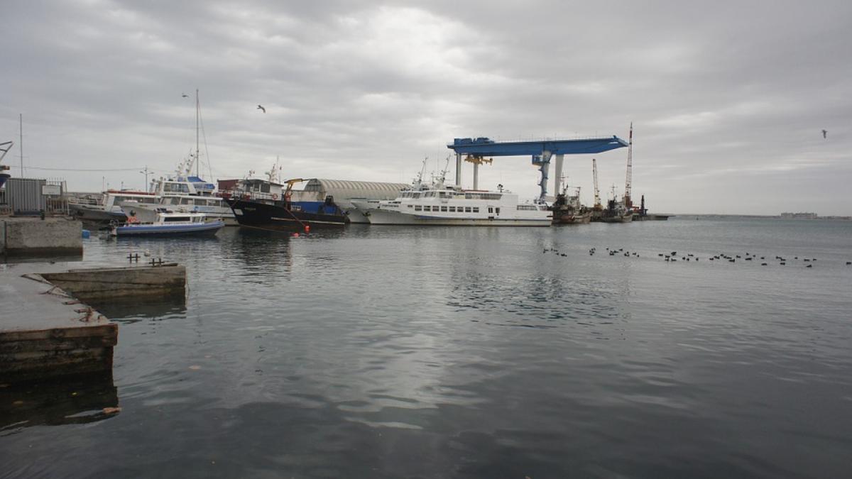 marea neagra trei oameni au murit dupa ce ambarcatiunea in care se aflau a esuat