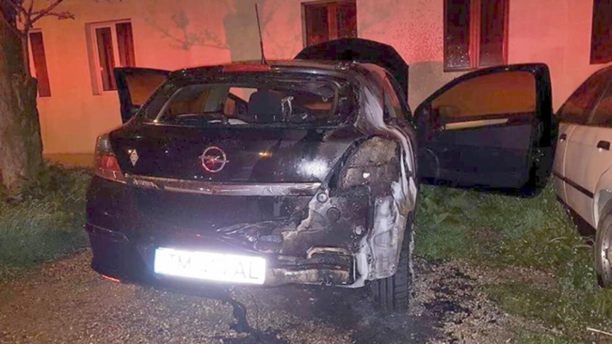 masina incendiata in plina noapte in timisoara