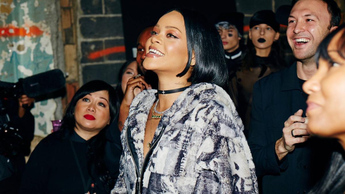 rihanna a pierdut lupta cu greutatea toti fanii au fost socati cum a fost vedeta surprinsa