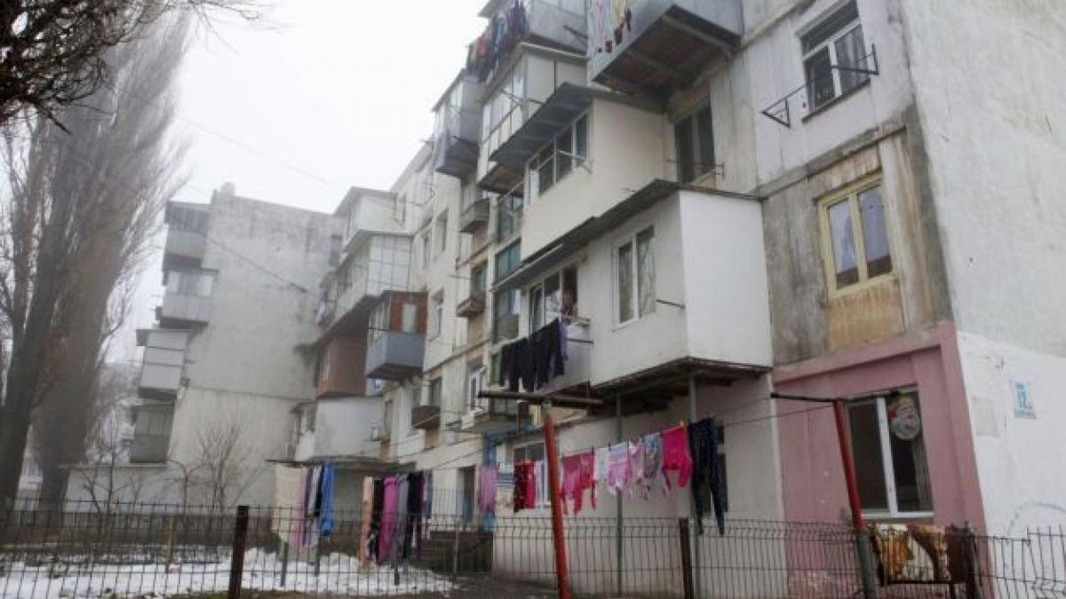 constructii care le pun viata in pericol galatenilor sute de balcoane construite ilegal