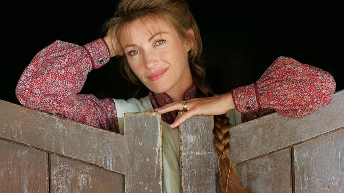 o mai stiti pe actrita din doctor queen este uimitor cum arata acum jane seymour la 66 de ani