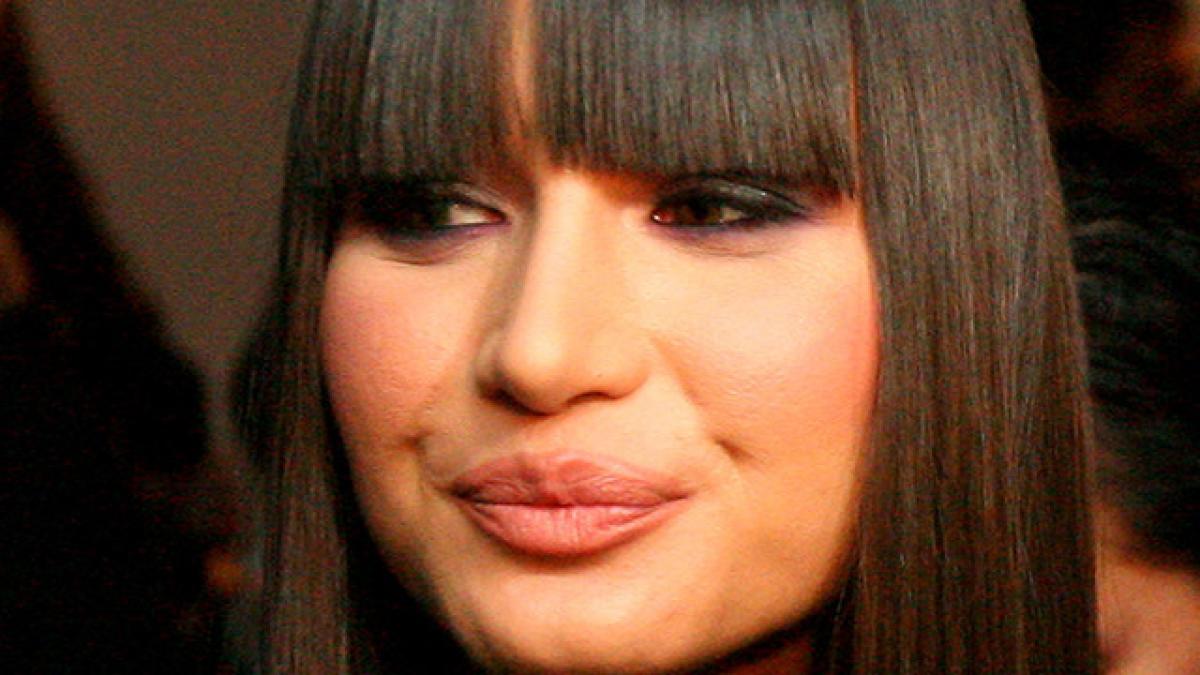 elena basescu o noua interventie estetica fiica fostului presedinte a aparut asa in public